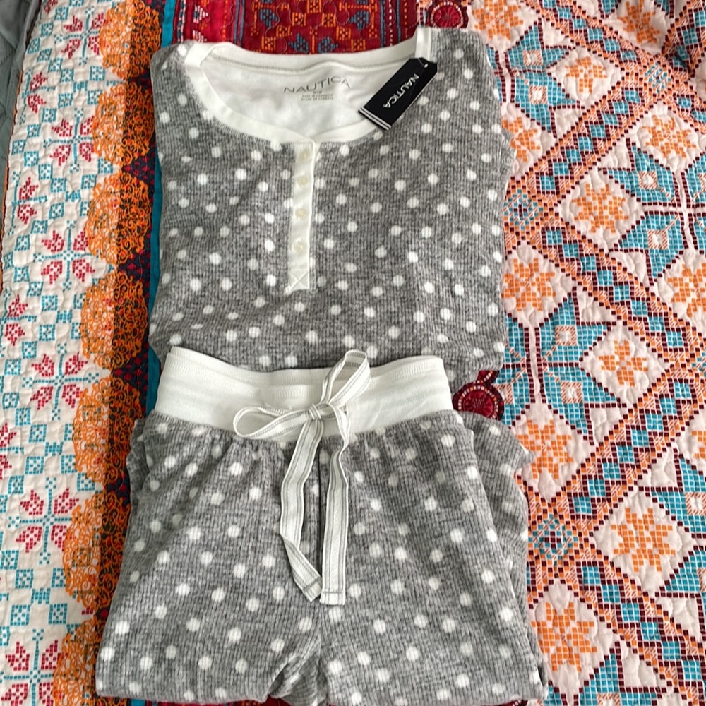 Nautica  2 pc sleep set gray with white polka dots size medium